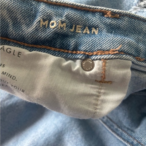 American Eagle Distressed Light Wash Mom Jean Size 16 - Picture 8 of 10